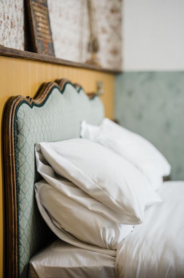 The Crooked Swan Hotel Crewkerne Buitenkant foto