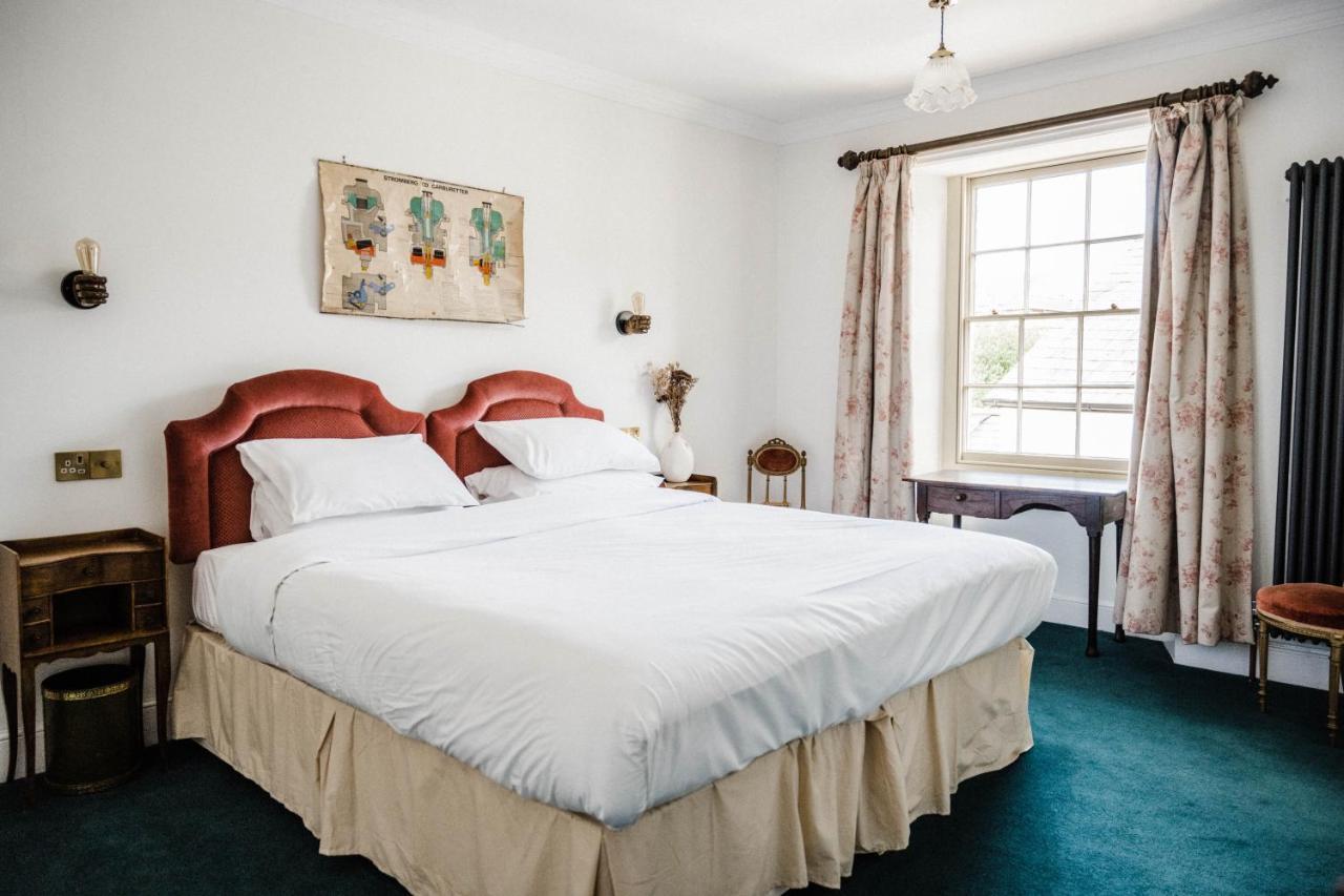 The Crooked Swan Hotel Crewkerne Buitenkant foto