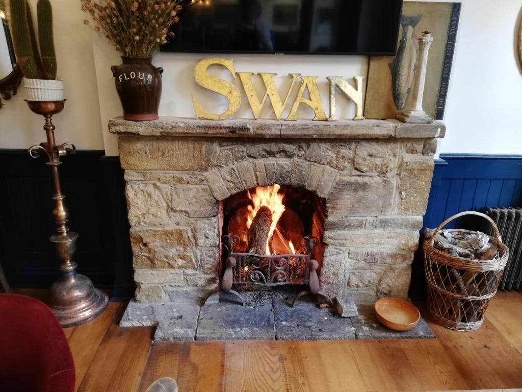 The Crooked Swan Hotel Crewkerne Buitenkant foto