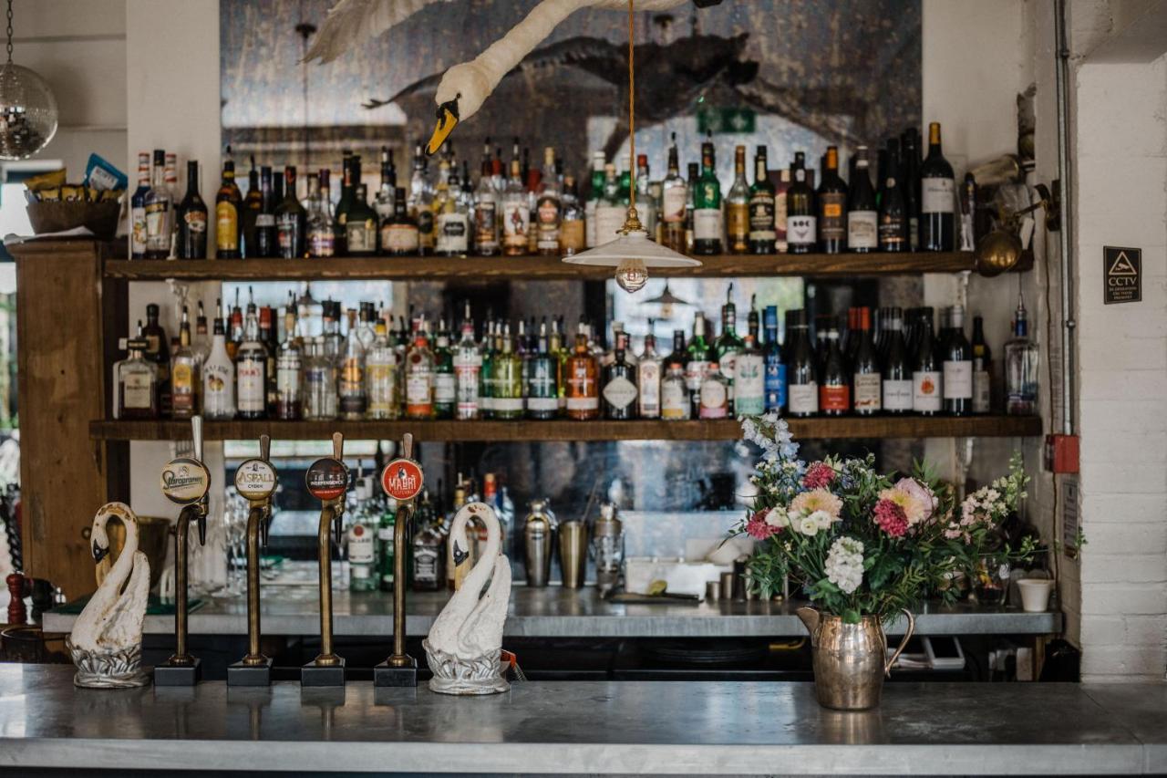 The Crooked Swan Hotel Crewkerne Buitenkant foto