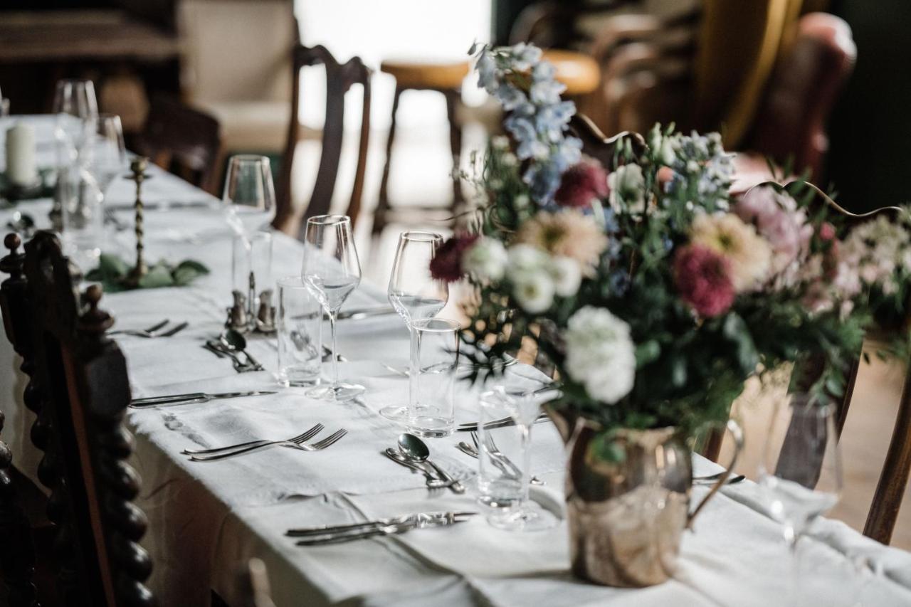 The Crooked Swan Hotel Crewkerne Buitenkant foto
